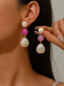 2pcs Exaggerated Sexy Bohemian Wavy Faux Jade Resin Blocks With Conch Shaped Pendant Dangle Earrings Set, Suitable For Sexy Ladies, Party, Holiday Wear. The Resin Blocks Are Artificially Blended In Multiple Colors, And Each Piece Will Have A Molding Mark Due To The Manufacturing Process.