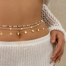 Mehrschichtige bohemische Taille-Kette mit Kunstperle, Pailletten und Metallakzenten für Frauen, charmant und sexy, Reisperlen-Mehrschicht-Pailletten-Bead-Schnur-Taillenkette für Frauen, modischer Strandparty-Style, Körperschmuck im Badeort-Stil