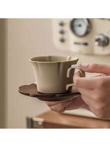 1 pièce Tasse à café en céramique texturée florale de 200 ml avec sous-tasse en bois, tasse à latte de haute qualité, ensemble créatif de tasse et soucoupe à thé, micro-ondes et lave-vaisselle, convient pour la maison, le bureau, le café