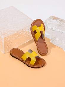 Um Par de Novas Chinelas de Verão para Crianças, Combinação de Cores, Chinelas para Crianças, Sandálias de Sola Macia de Moda para Meninas Pequenas no Verão, Sapatos de Princesa Casuais para Meninas, Sapatos de Praia Antiderrapantes, Adequados para Uso Interno e Externo, Adequados para Meninos Pequenos