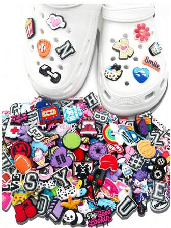 Serie aleatoria 10/30/50/100 piezas Dijes DIY para zapatos, llaveros, sandalias, bolsas de playa, Dijes de PVC para zuecos de alta calidad, decoraciones populares, accesorios, excelentes regalos para Navidad, cumpleaños, fiestas de verano, escuela