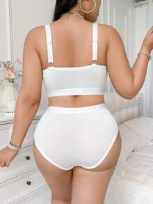 Plus Size Sexy Lace Underwire Bra & Panty Lingerie Set - White - View 2