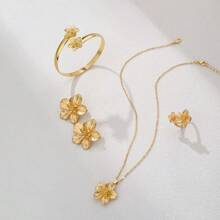 4pcs Flower Jewelry Set, Vintage Golden Flower Pendant Necklace, Bracelet, Ring, Earrings, Luxurious