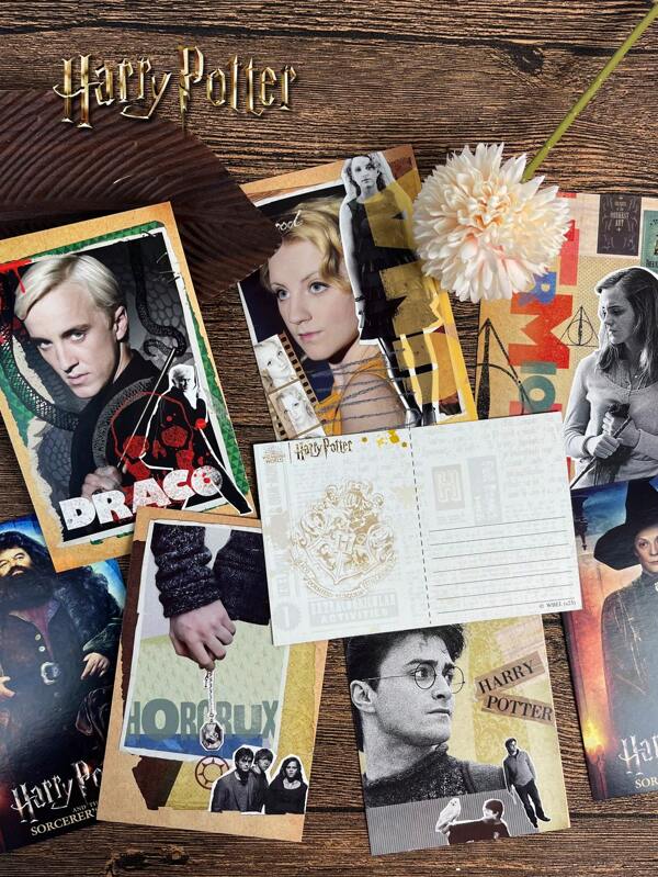 Harry Potter 10 Piezas de Tarjetas Postales de Película Vintage, Tarjetas Postales Pequeñas de Personajes de Películas de Televisión de Hogwarts, Tarjetas Póster de Graffiti Retro, Tarjetas de Felicitación, Tarjetas de Mensaje con Fotos Estéticas para Adolescentes y Adultos, Regalo de Cumpleaños, Regalo de Graduación [Licencia Oficial]