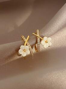 1 Pair Women Elegant Shell Flower Crossed Earrings, Simple And Versatile