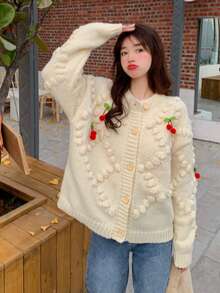 Elegante cárdigan de punto para mujer con detalles de cerezas, mangas largas, cuello redondo, cierre con botones y un estilo encantadoramente informal. - Beis - Ver 2