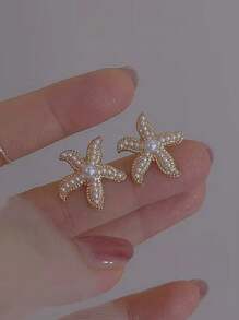 1 paire de boucles d'oreilles à tige avec étoile de mer en faux perle et strass, style classique et européenne et américaine