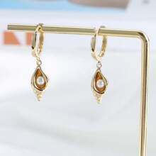 2 Pieces Of New Screw-Type Faux Pearl Earrings Personalized Design Temperament Versatile Earring Earrings Ladies Can Also Give Them To Friends For Daily Wear