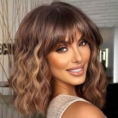 Peluca bob rizada sintética con flequillo, marrón natural con reflejos rubios, cabello corto ondulado para mujeres, peluca bob de aspecto natural resistente al calor