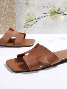 女士时尚平底方头凉拖鞋，休闲波西米亚镂空夏季新款百搭女士拖鞋