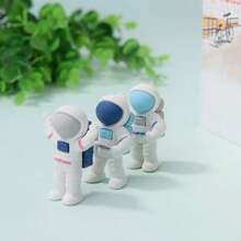 1 Stück kreativer Astronauten-förmiger Radiergummi | Schüler Schreibwaren | Süßes Astronauten-Design um die Fantasie von Kindern anzuregen | Hochwertige Gummimaterialien, leicht auszuradieren | Verbindung von Spaß und Praktikabilität, geeignet für Schüler und Raumfahrtbegeisterte | Geeignet für Schule, Zuhause und Sammlungen von Schreibwaren | Kompakt und tragbar | Fügt Kreativität und Spaß zum Lernen hinzu, verbessert Schreiberlebnis (Farbe/Stil werden zufällig gesendet) Schulmaterial, Rückkehr zur Schule
