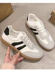 Zapatos casuales de estilo vintage, zapatillas blancas clásicas y versátiles para mujer, zapatos de ocio con contraste de color de patchwork, zapatos cómodos de suela blanda para uso diario, zapatos deportivos para estudiantes y callejeros, zapatos ligeros para caminar al aire libre