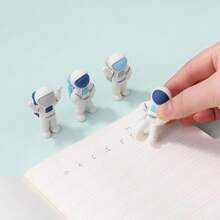 1 Stück kreativer Astronauten-förmiger Radiergummi | Schüler Schreibwaren | Süßes Astronauten-Design um die Fantasie von Kindern anzuregen | Hochwertige Gummimaterialien, leicht auszuradieren | Verbindung von Spaß und Praktikabilität, geeignet für Schüler und Raumfahrtbegeisterte | Geeignet für Schule, Zuhause und Sammlungen von Schreibwaren | Kompakt und tragbar | Fügt Kreativität und Spaß zum Lernen hinzu, verbessert Schreiberlebnis (Farbe/Stil werden zufällig gesendet) Schulmaterial, Rückkehr zur Schule