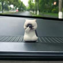 Adorable Straw Hat Cat Car Dashboard Decor - Resin Cartoon Figurine With Playful Pose, Ideal For Vehicle Interior Decoration, Car Decor