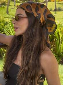 [1pc Leopard Print Scarf] 1pc Women's Lightweight Black & Brown Leopard Print Square Scarf | 27.56 Inch Bohemian Moire Pattern Headwear, Versatile Beach Wrap & Outdoor Travel Scarf For Casual Outings, Hair, Stylish Head Accessory, Nonelastic Fabric, Durable Headscarf