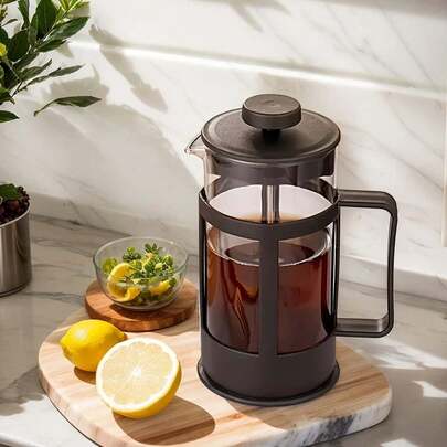 Uma cafeteira de prensa francesa de vidro com filtro de aço inoxidável, vidro de borosilicato resistente ao calor, cafeteira manual e cafeteira com filtro durável