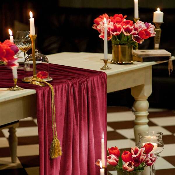 1pc 10ft Extra Long Velvet Tablecloth, Luxury 29" X 120" (74cm X 305cm) Deep Green Tablecloth For Christmas, Wedding, New Year Party, Dining Table Decor