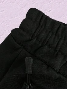 Short casual y deportivo para hombre, talle de cintura natural con cordón y ajuste de pierna suelto, bolsillos funcionales con cierre para mayor seguridad, tela de poliéster y elastano, apto para temporadas de primavera y verano, muy fresco y cómodo, ideal para hacer deporte o el uso casual. - Negro - Ver 4