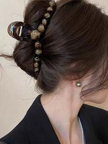 1个优雅时尚的咖啡色发爪夹，适合日常、通勤、休闲、约会、外出、春夏穿搭，时尚发夹，优雅发饰