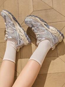 CAMEL CROWN 女士全地形跑步鞋春夏季运动鞋网面透气复古百搭休闲跑步鞋 - 銀白色 - 查看 2