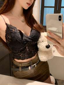性感蕾丝 V 领加垫吊带背心优雅短款上衣，修身收腰，露背美观