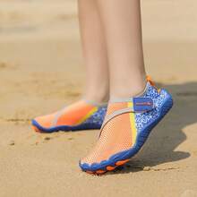 男孩和女孩速干水鞋 - 条纹和随机图案，可调节扣，低帮透气面料鞋面，橡胶鞋底，适合海滩、游泳、徒步旅行、冲浪、瑜伽 - 14 岁及以下