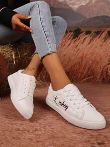 Chaussures de sport personnalisées en forme de cœur, avec nom personnalisé en police pailletée. Cadeau d'anniversaire, cadeau pour les camarades de classe, cadeau familial, cadeau de demoiselle d'honneur, cadeau de mariée, cadeau de vacances, chaussures décontractées pour couple