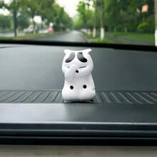 Adorable Straw Hat Cat Car Dashboard Decor - Resin Cartoon Figurine With Playful Pose, Ideal For Vehicle Interior Decoration, Car Decor