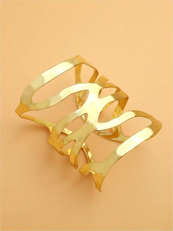 1pc New Personalized Exaggerated Metal Asymmetrical Bracelet, Geometric Open Bangle For Women, Night Club Bracelet