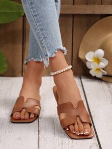 女士时尚平底方头凉拖鞋，休闲波西米亚镂空夏季新款百搭女士拖鞋