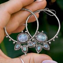 Par de Brincos Exuberantes de Pedra Preciosa Azul com Detalhes de Folha de Metal e Contas, Joia de Liga de Estilo Vintage para Mulheres, Perfeita para Casamentos, Festas e Ocasiões Especiais