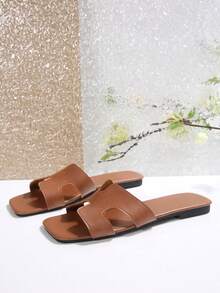 女士时尚平底方头凉拖鞋，休闲波西米亚镂空夏季新款百搭女士拖鞋