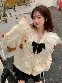 Elegante cárdigan de punto para mujer con detalles de cerezas, mangas largas, cuello redondo, cierre con botones y un estilo encantadoramente informal. - Beis - Ver 5