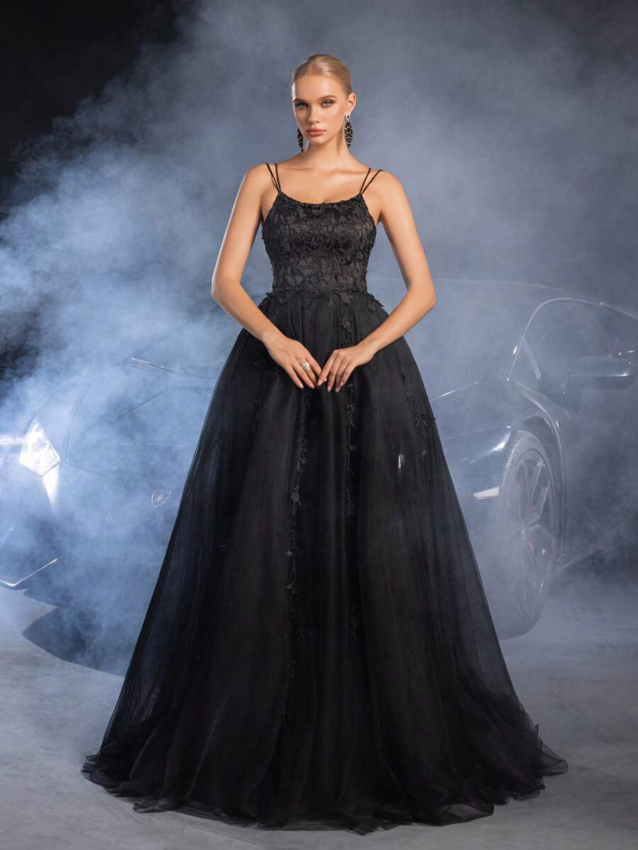 Faeriesty 超细肩带婚纱，及地长裙，后背系带设计，花卉面料，蓬松薄纱裙摆，适合春夏婚礼 - 黑色 - 查看 1