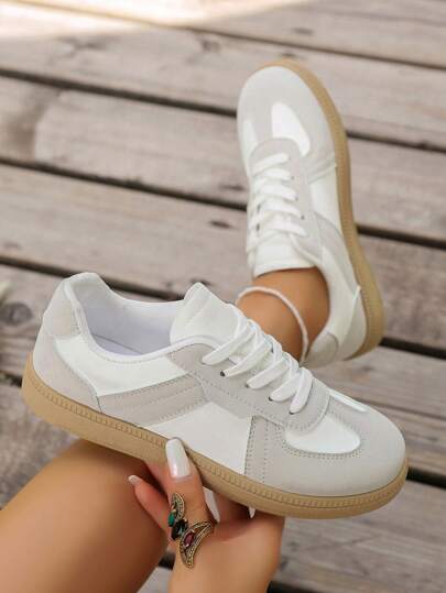 Novos sapatos femininos impermeáveis, antiderrapantes e casuais, bico redondo, tênis baixos confortáveis e versáteis, calçados esportivos casuais com cores contrastantes, tênis vintage da moda, para todas as estações