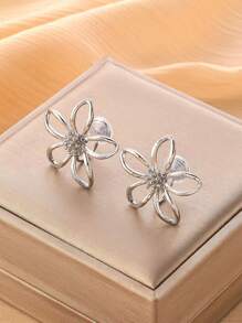 1 Paar modische fünfblättrige Blumenform Clip-On Ohrringe für Frauen, elegante Ohrringe für den täglichen Gebrauch und als Geschenk, geeignet für Damen
