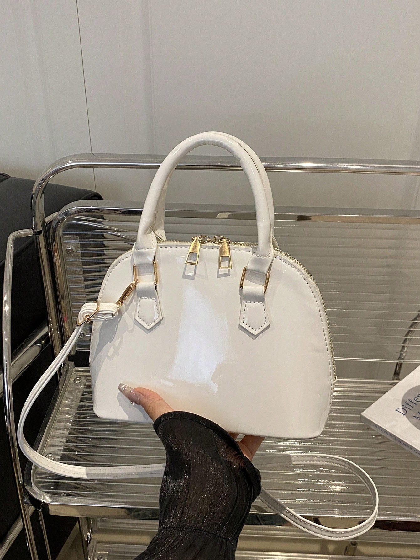 حقيبة يد نسائية كروس بطبقة لامعة وملمس أملس – حقيب...