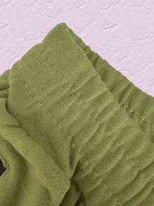 Short casual y deportivo para hombre, talle de cintura natural con cordón y ajuste de pierna suelto, bolsillos funcionales con cierre para mayor seguridad, tela de poliéster y elastano, apto para temporadas de primavera y verano, muy fresco y cómodo, ideal para hacer deporte o el uso casual. - Verde - Ver 3