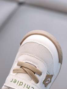 Zapatillas con para niños pequeños de primavera/otoño, parte superior de malla transpirable, suelas blandas antideslizantes, fácil de poner y quitar, zapatos para caminar para bebés, adecuados para niños y niñas de 0 a 4 años para uso diario con tacón plano