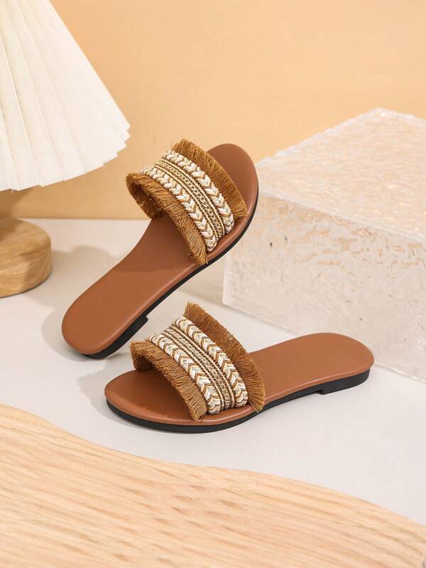 Um par de chinelos infantis novos de verão, combinando cores, chinelos infantis, sandálias da moda de verão para meninas com sola macia, sapatos casuais de princesa para meninas, sapatos de praia antiderrapantes, adequados para ambientes internos e externos, adequados para meninos pequenos