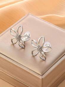 1 Paar modische fünfblättrige Blumenform Clip-On Ohrringe für Frauen, elegante Ohrringe für den täglichen Gebrauch und als Geschenk, geeignet für Damen