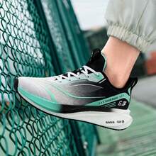 男士轻便透气碳板爆米花减震回弹跑步鞋，适合夏秋季 - 墨綠色 - 查看 3