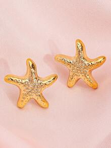 一对时尚、优雅、简约的海星耳钉