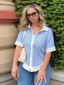Jeta Ari Camisa de manga corta de estilo de vacaciones casual urbano con bolsillo, en diseño de bloques de color y rayas de patchwork - azul real - Ver 7