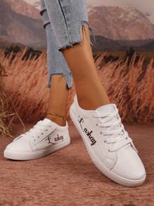 Chaussures de sport personnalisées en forme de cœur, avec nom personnalisé en police pailletée. Cadeau d'anniversaire, cadeau pour les camarades de classe, cadeau familial, cadeau de demoiselle d'honneur, cadeau de mariée, cadeau de vacances, chaussures décontractées pour couple