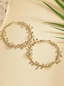 Boucles d'oreilles créoles exagérées pour femmes. Boucles d'oreilles cercle or de grande taille avec motifs feuille et fleur. Bijoux vintage pour femmes, cadeau