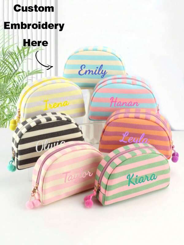 Bolsa de maquillaje a rayas con bordado personalizado, neceser de cosméticos con cremallera y pompón, organizador de artículos de tocador de lona colorida para viajes, regalo lindo para niñas, damas de honor, cumpleaños, días festivos, bolsa de artículos esenciales diarios, multifuncional, ornamental, con letra, elegante, moderna, colorida, linda, adorable, casual, personalizada, única, personalizada, regalo ideal para él, regalo ideal para ella
