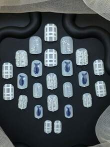 24片欧美蓝色小鱼壳创意3D小方块粘性设计装饰指甲贴片，全覆盖假指甲贴片，美甲用品，多功能日常佩戴美甲套装，适合办公室女性、派对、约会、日常佩戴，装饰你的指甲，提升你指甲的时尚品味 - 彩色 - 查看 3