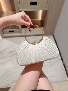 Bolsa clutch feminina elegante com design plissado em formato de caixa, luxuosa, com alça de pulseira e glitter, para festas formais, charmosa e delicada, adequada para encontros, galas, aniversários e reuniões formais.