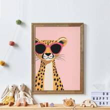 1 件婴儿动物主题婴儿房墙饰。戴着粉色太阳镜的豹子婴儿房墙饰 - 时尚的女婴房装饰，带有趣味动物图案。儿童房数字墙饰，游戏室装饰，幼儿房印花，动物图案，兼收并蓄的婴儿房墙饰。动物装饰。婴儿房 - 可爱俏皮的儿童装饰。多种尺寸可选，20-70 厘米，带框或不带框，非常适合婴儿房装饰。家居装饰，夏季